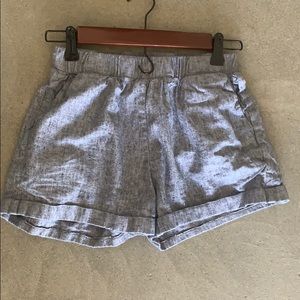 Aline Elastic short with pockets. Size small